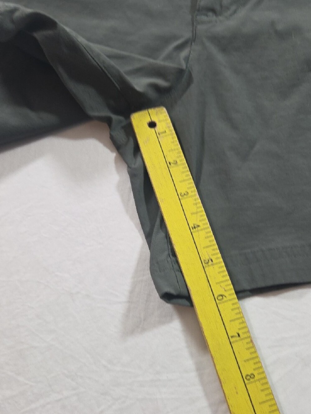 Eddie Bauer Casual Women's 8 Cargo Shorts Olive - Picture 3 of 9